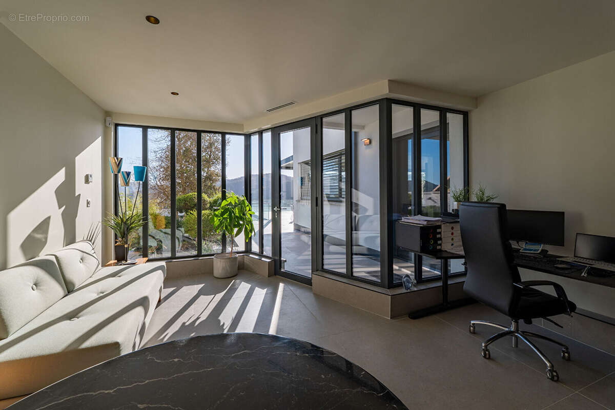 VILLA CONTEMPORAINE  DE  PRESTIGE : 256m² sur  parcelle 913m²  - Panorama exceptionnel sur la Vallée du Rhône - photo 9