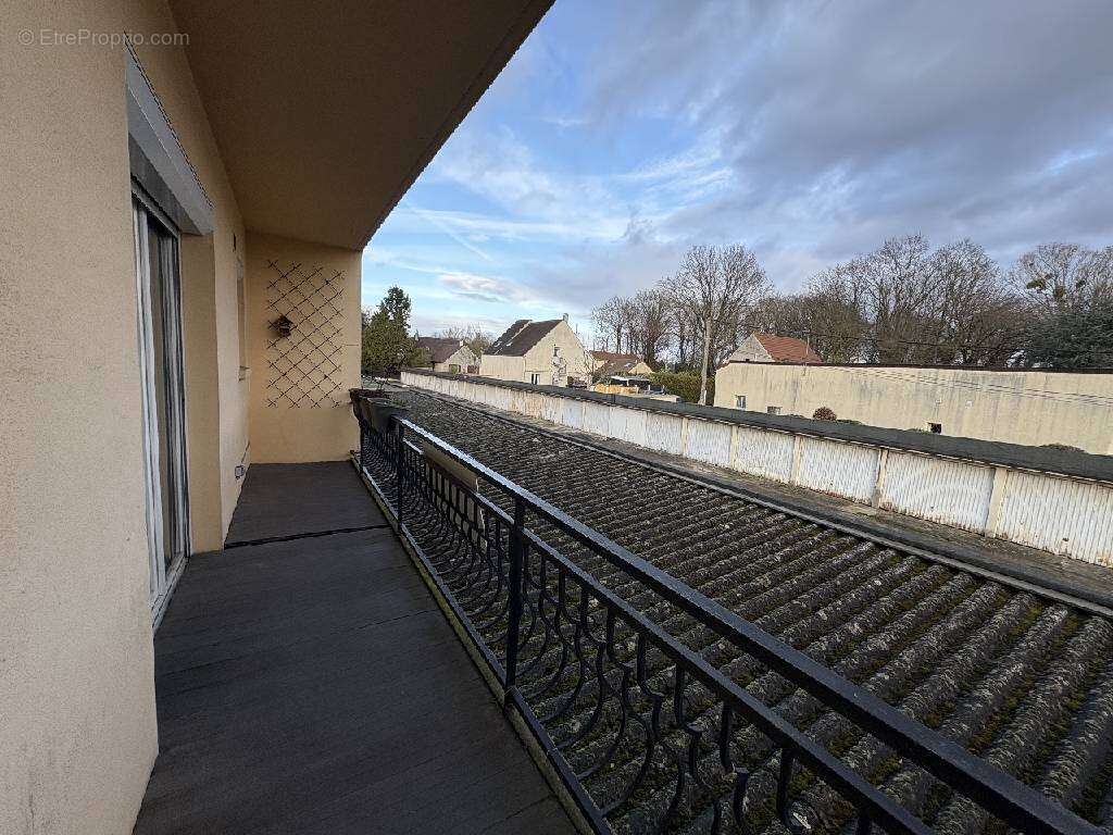 Appartement à SAINTE-GENEVIEVE-DES-BOIS