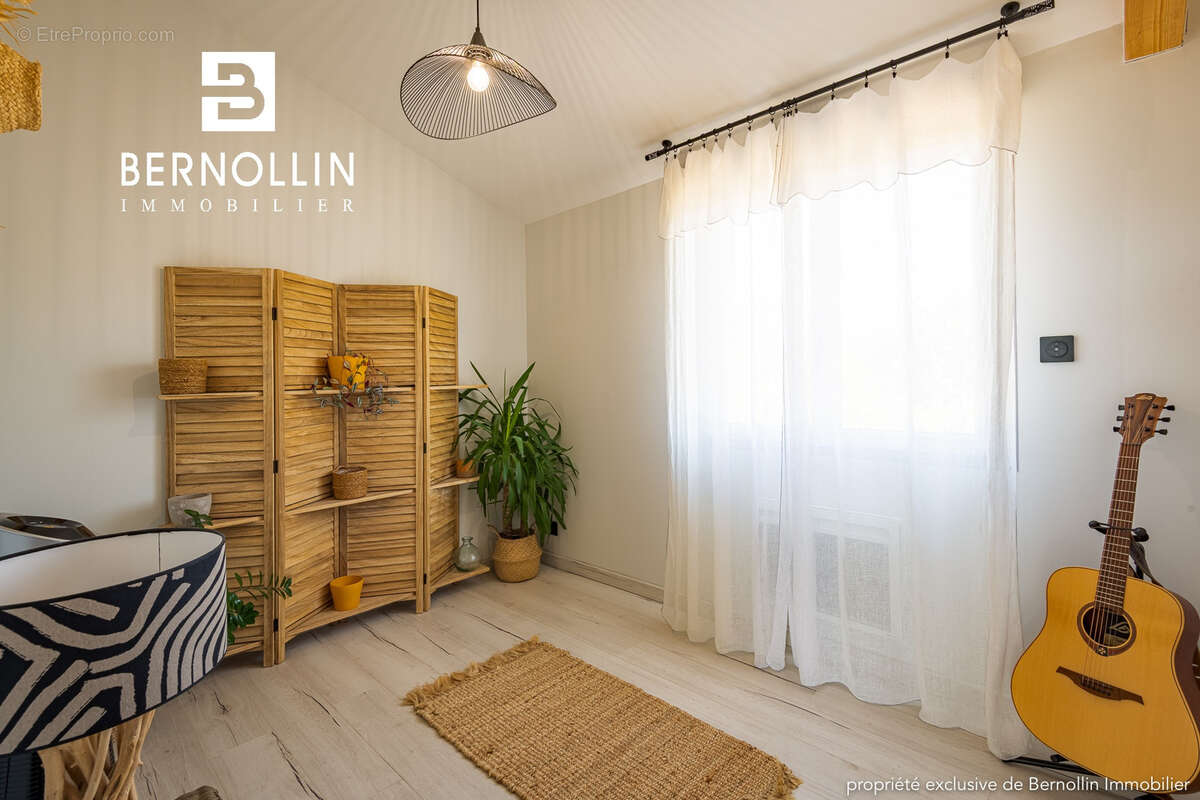 Villa hyper récente, 2 chambres sur terrain de 930 m2 - ST TRIVIER DE COURTES - photo 8