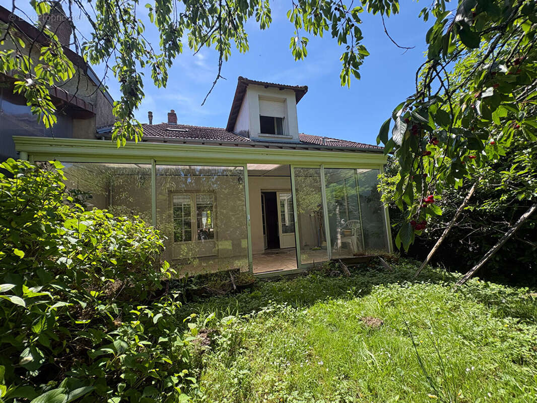 Maison à SAINT-LEONARD-DE-NOBLAT