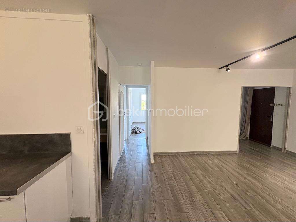 Appartement à BAGNOLS-SUR-CEZE