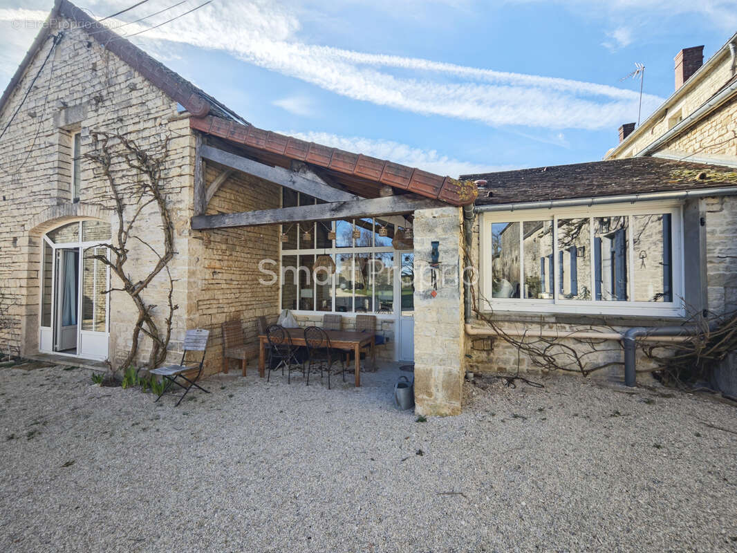 Maison à NOYERS