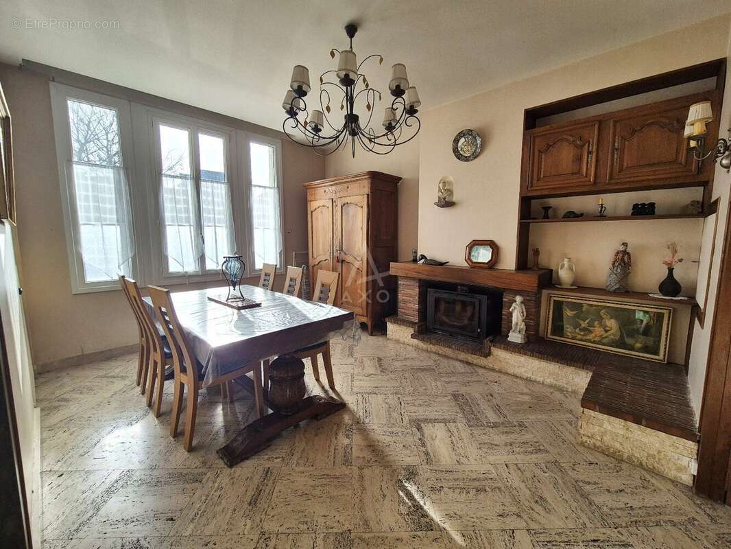 Maison à LONGUE-JUMELLES