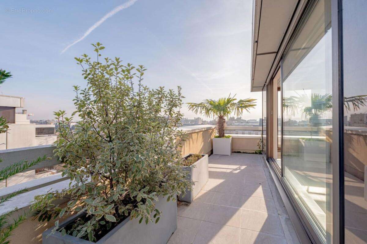 Appartement à PARIS-8E