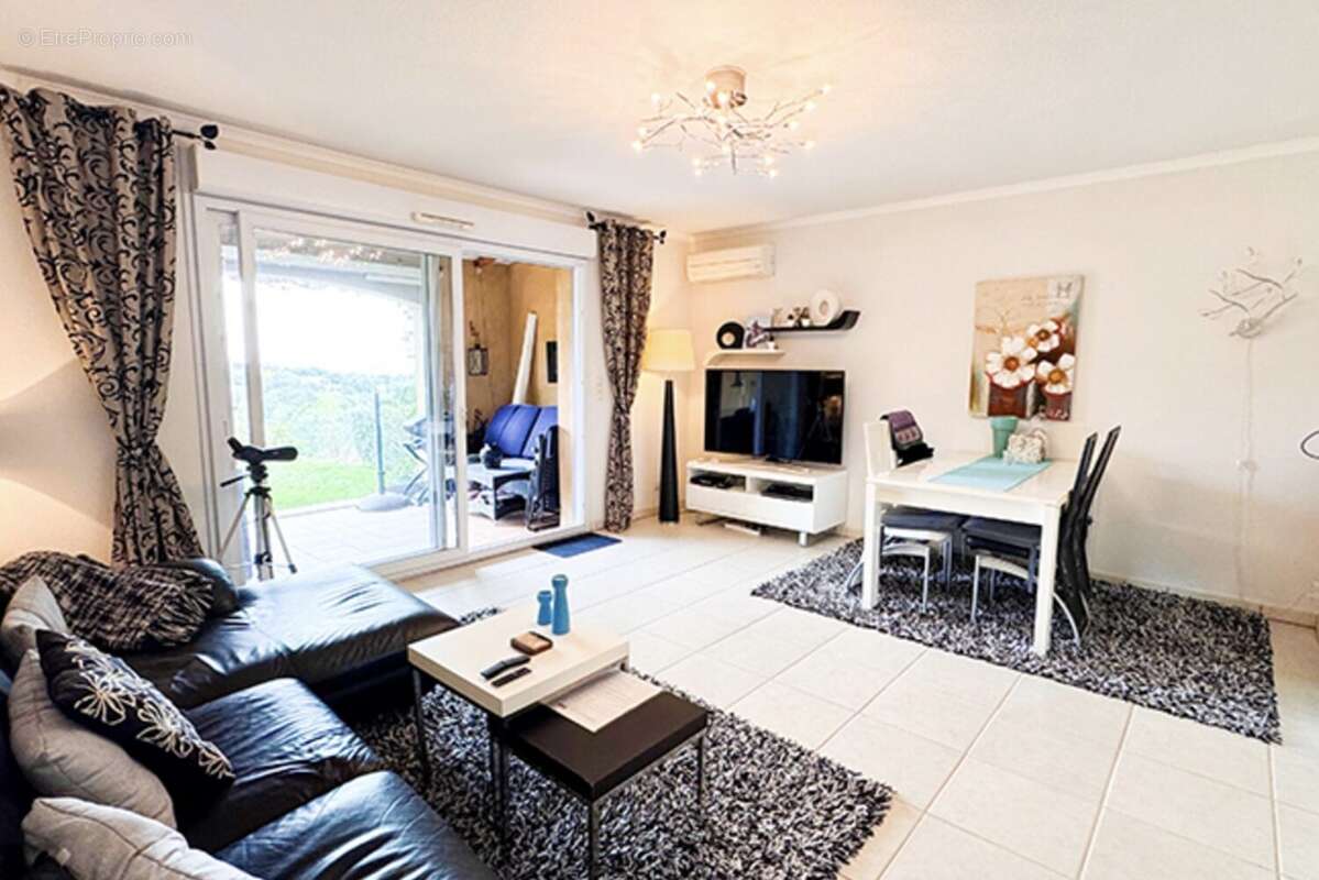 Maison à ROQUEBRUNE-SUR-ARGENS