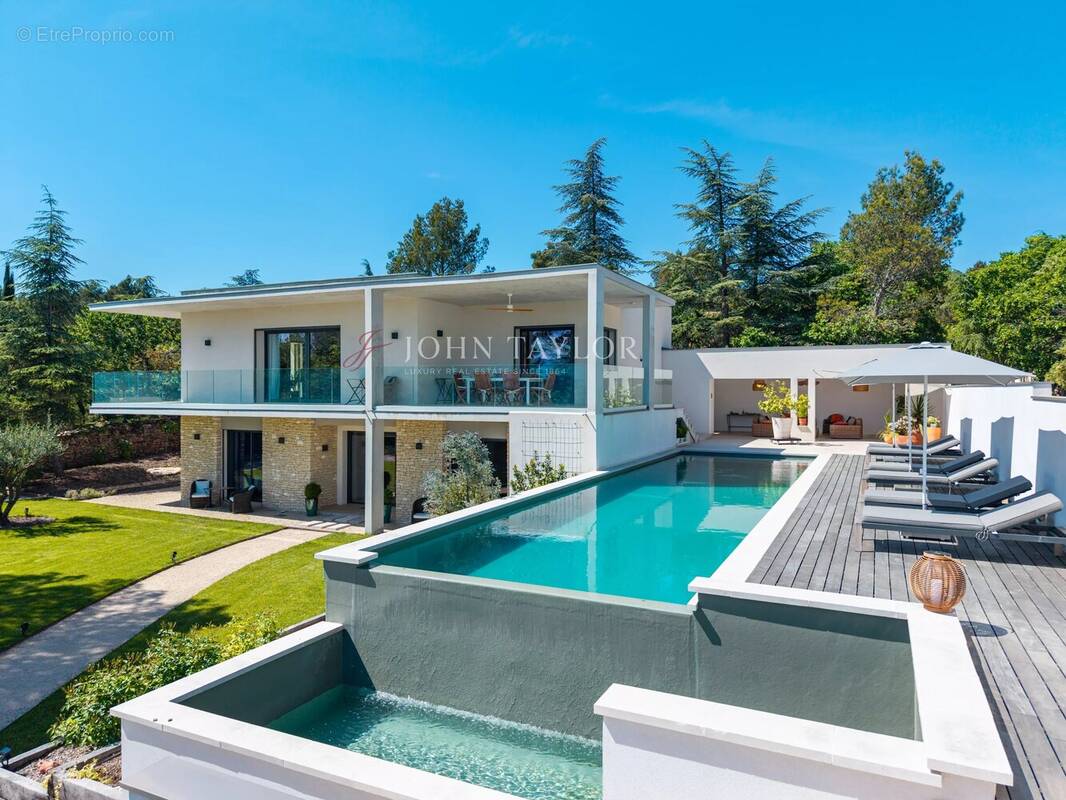 Maison à GORDES