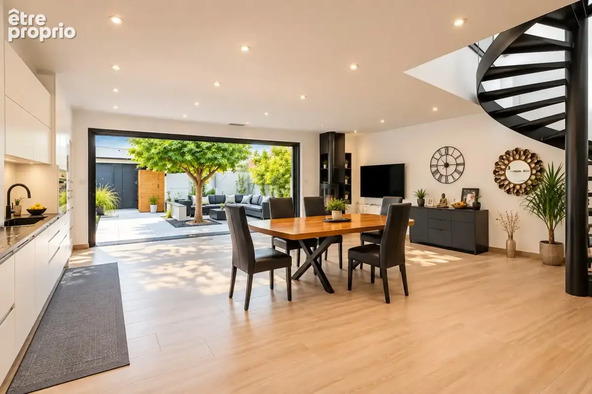 Propriete en centre de village 9 pieces 6 chambres patio interieur arbore garages - photo 3