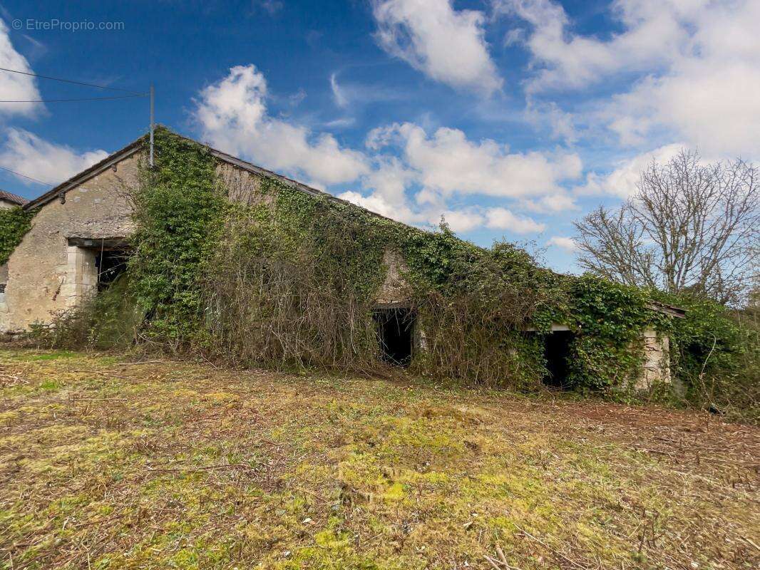 Maison à SAINT-GERMAIN-DU-SALEMBRE
