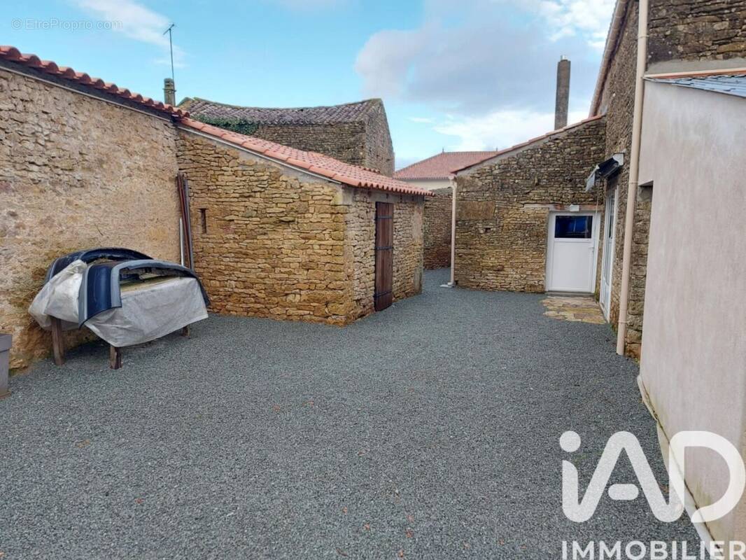 Photo 1 - Maison à BAZOGES-EN-PAREDS