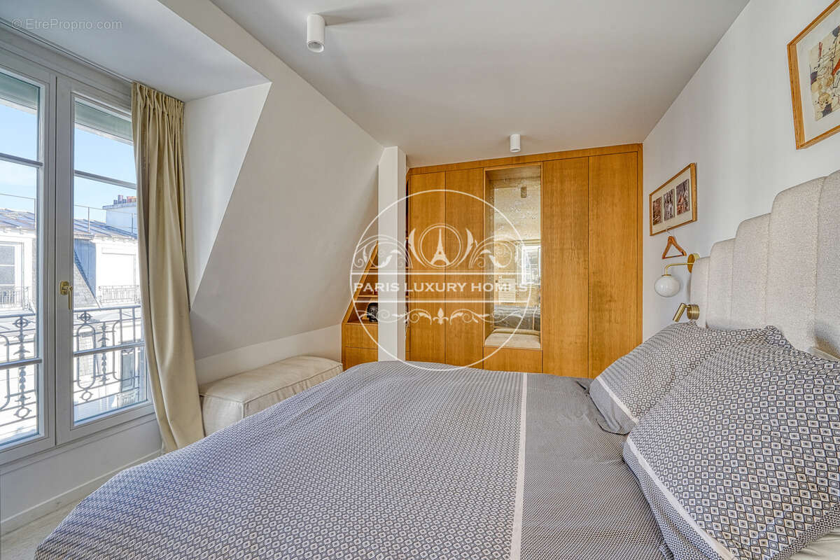 Appartement à PARIS-2E