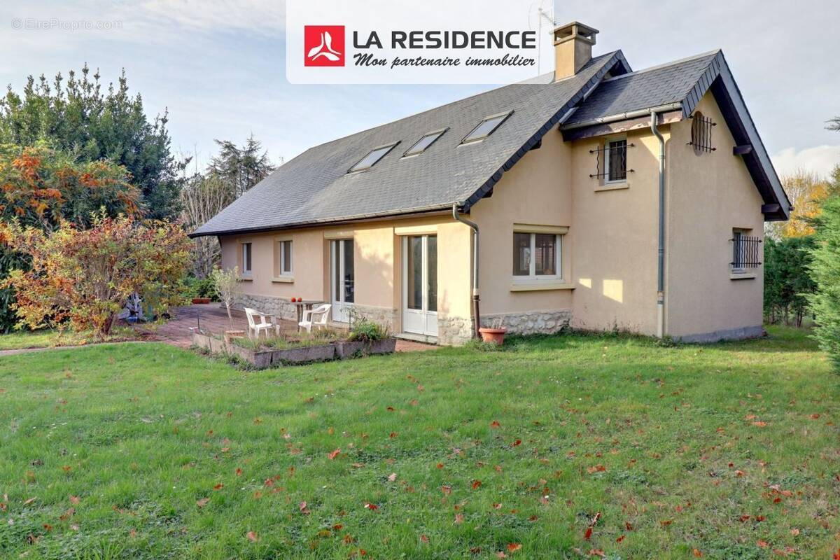 Maison à BAZOCHES-SUR-GUYONNE