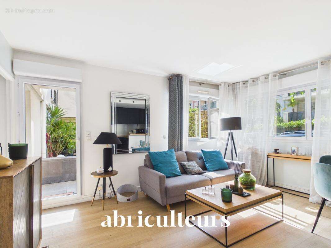 Appartement à LA GARENNE-COLOMBES