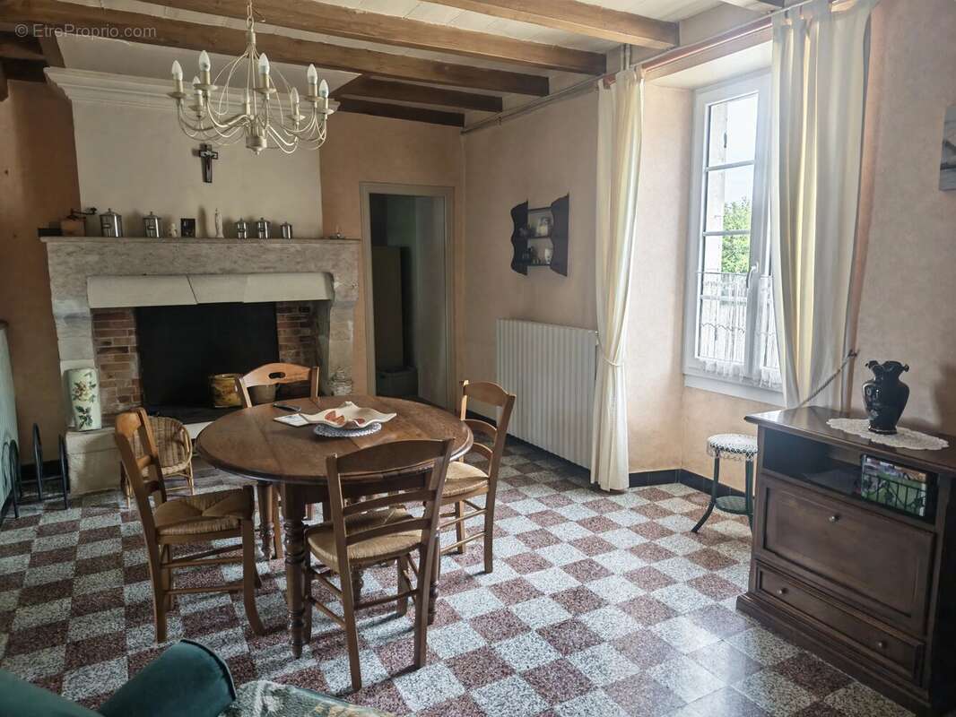 Maison à AUBETERRE-SUR-DRONNE