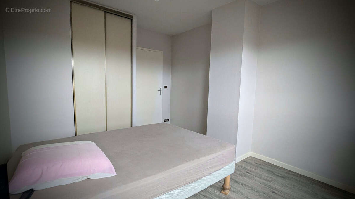une chambre - Appartement à AIGUILLON