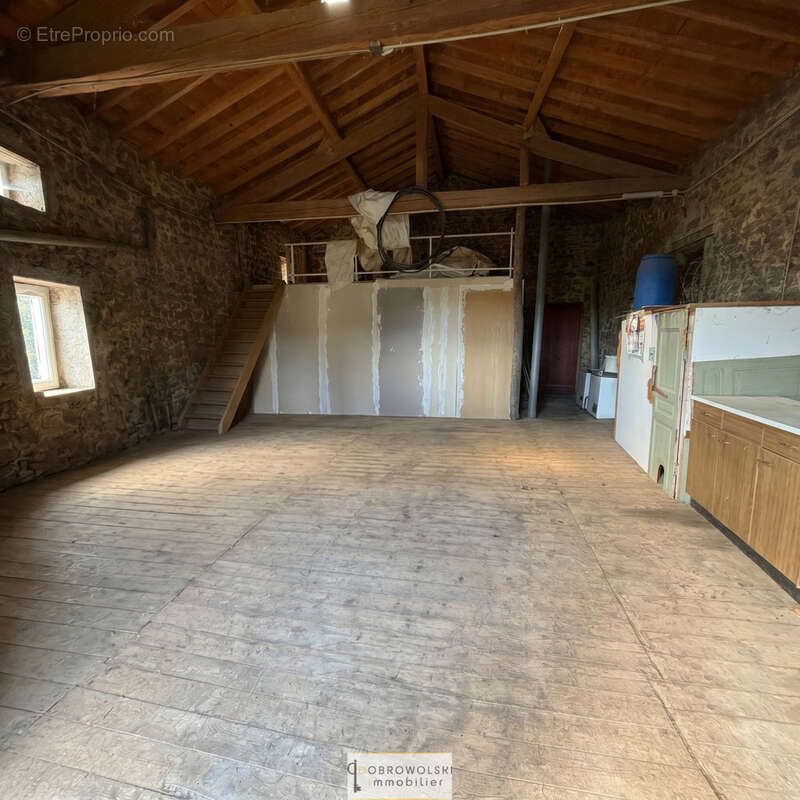 Corps de ferme à vendre, annexes et piscine - photo 9