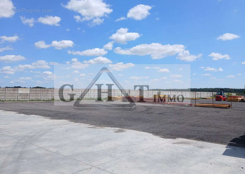 Commerce à SAVIGNY-LE-TEMPLE