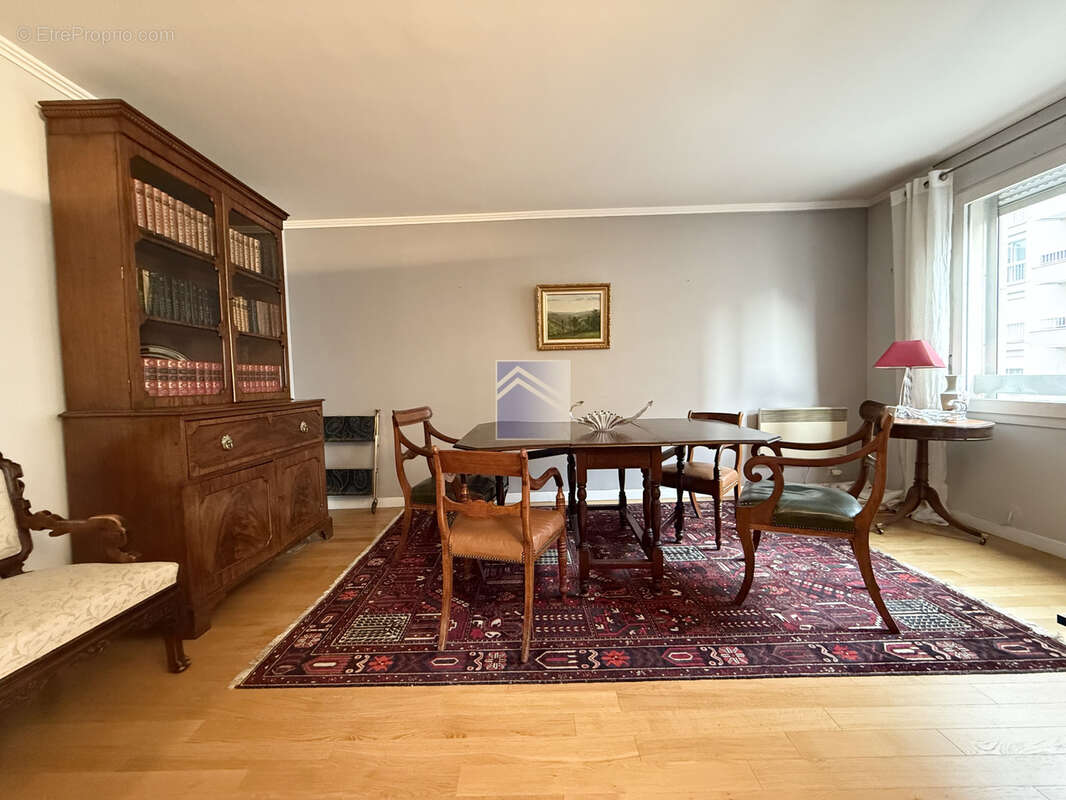 Appartement à COURBEVOIE
