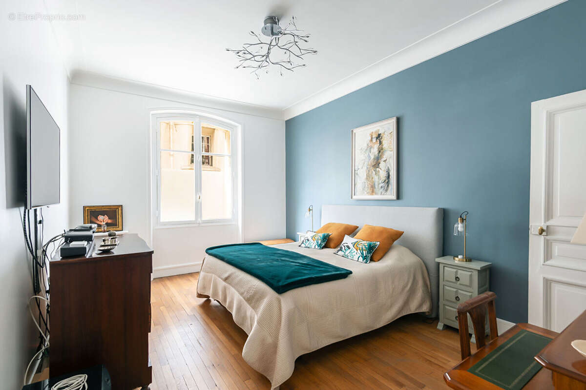 Appartement à PARIS-7E