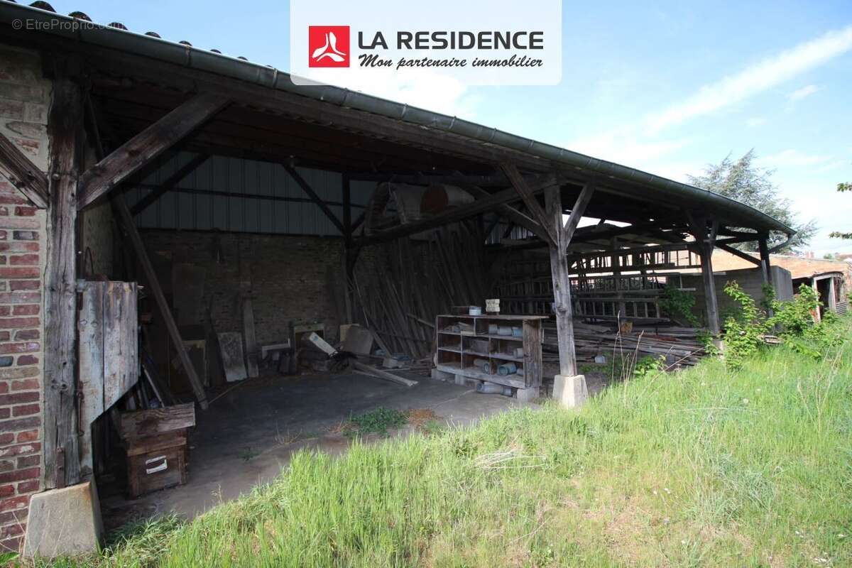 Terrain à LES MUREAUX