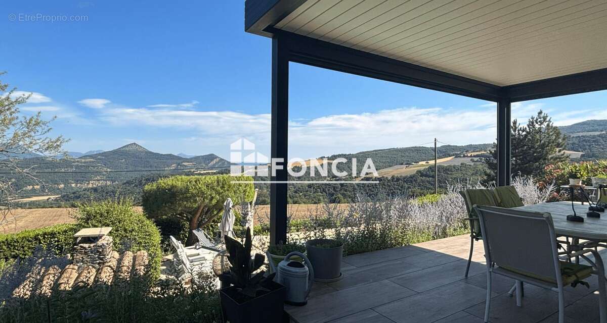 Propriété avec 2 maisons, terrain , piscine - photo 4