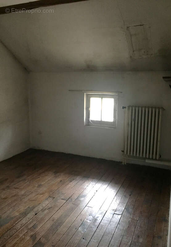 Maison à MONTAIGU-LE-BLIN