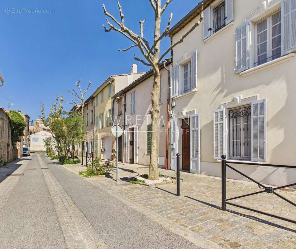 Maison à PLAN-DE-LA-TOUR