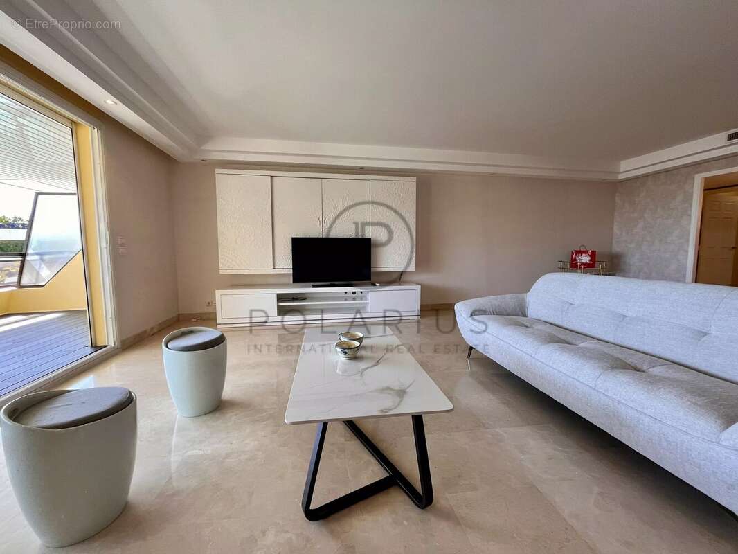 Appartement à SAINT-LAURENT-DU-VAR