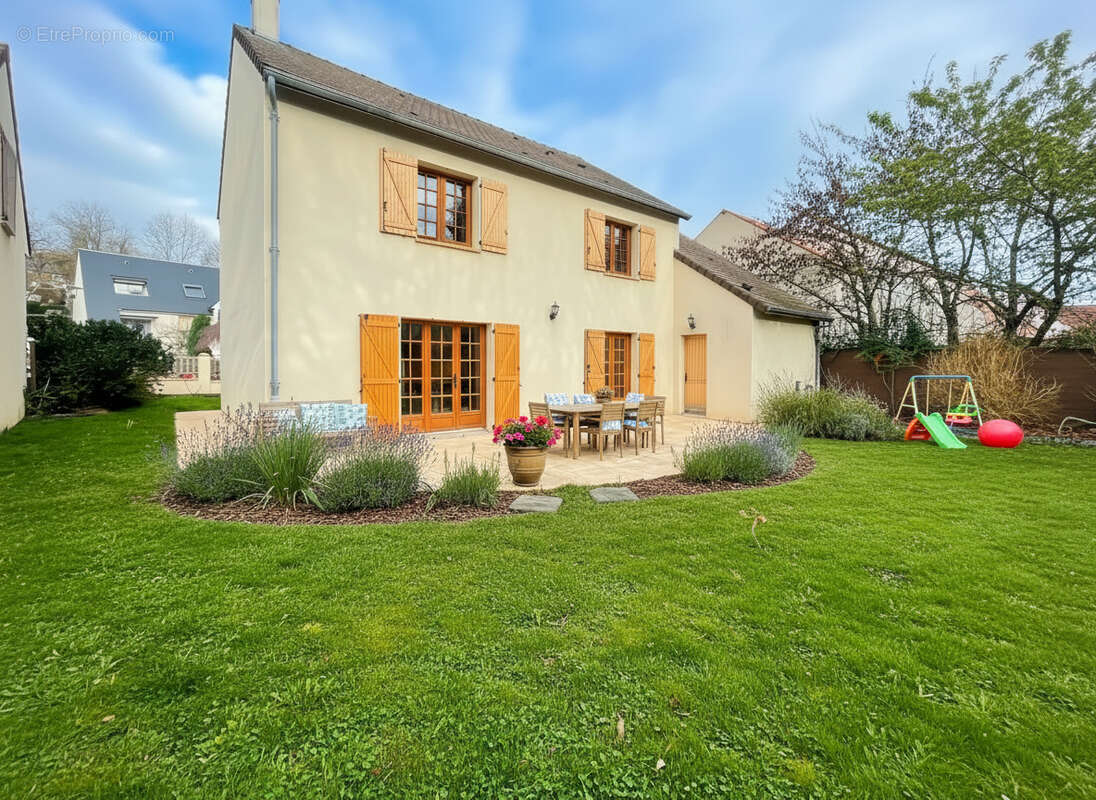 Maison à VERRIERES-LE-BUISSON