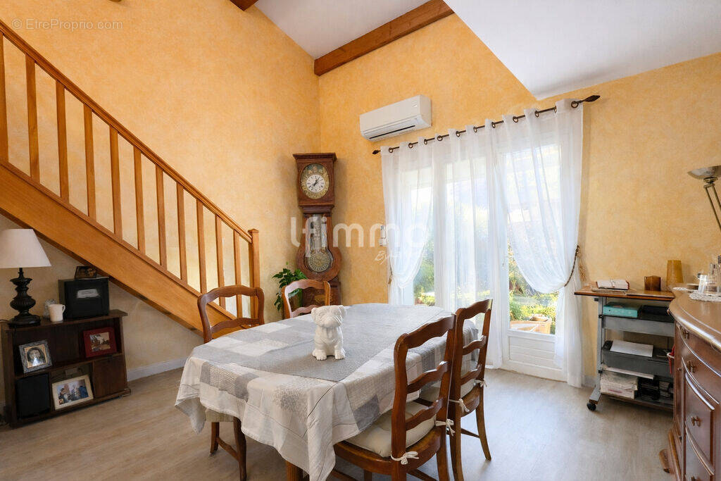 Maison à SAINTE-VALIERE