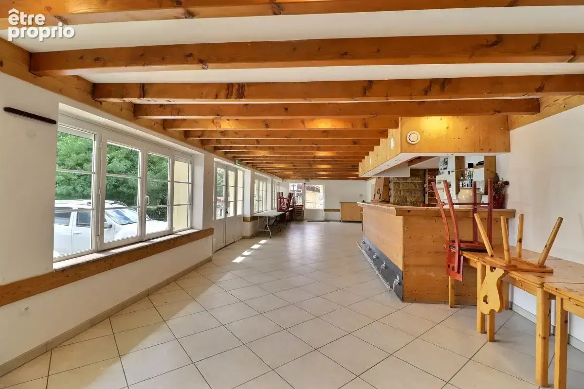Ensemble immobilier avec 7 logements, bar et salle de réception (73240) - photo 8