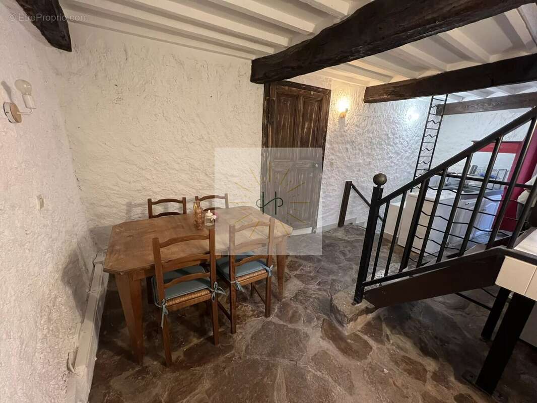 Maison à VILLENEUVE-DE-BERG