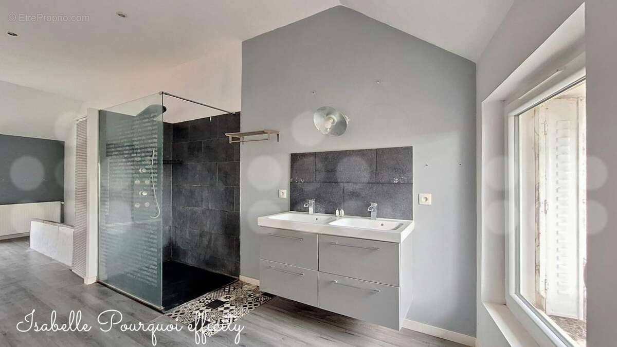 Maison à CROUTTES-SUR-MARNE