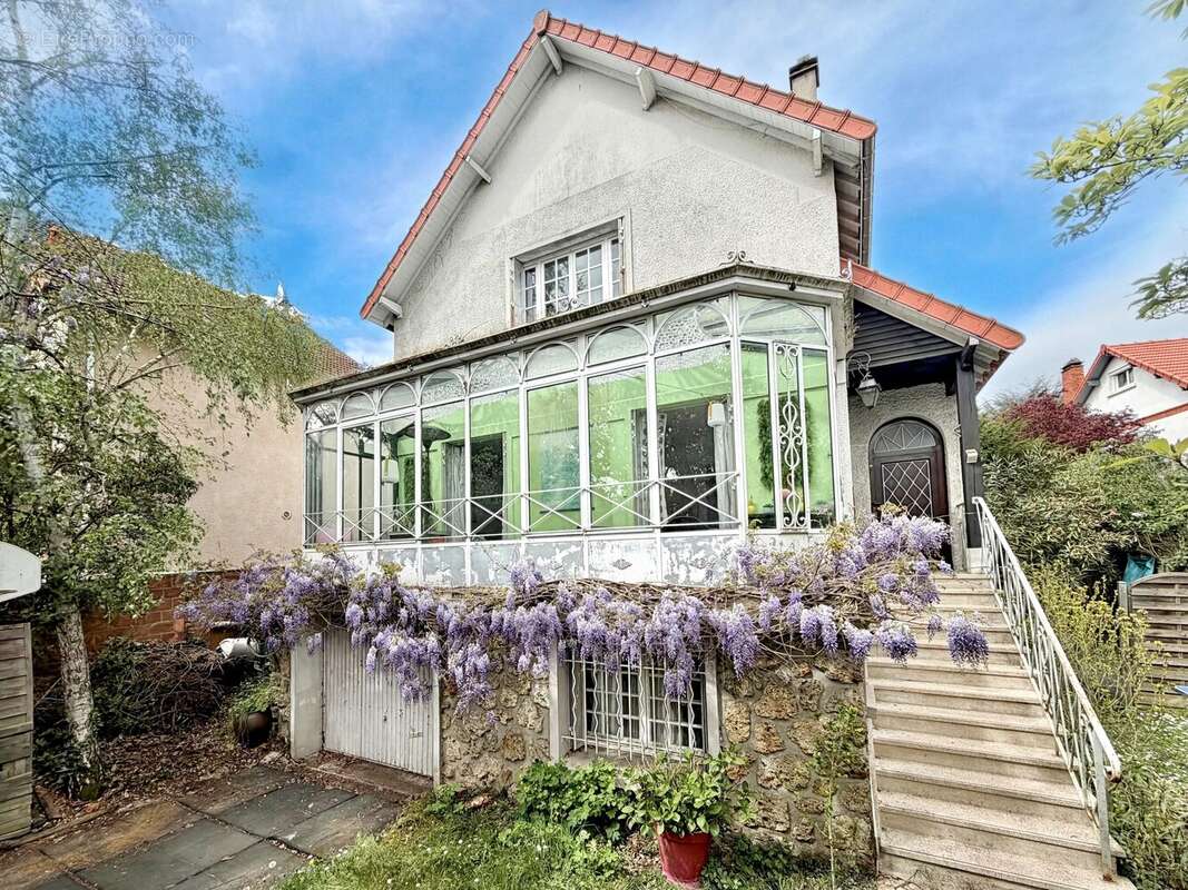 Maison à VERRIERES-LE-BUISSON