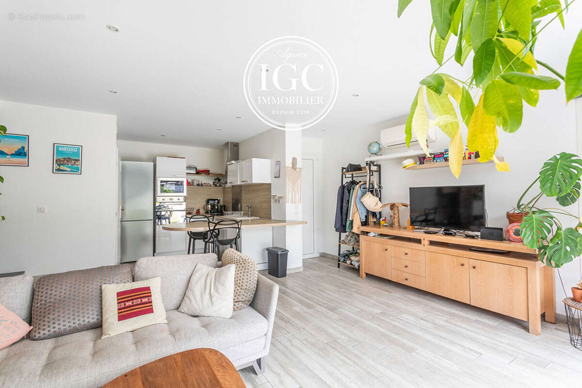 A VENDRE _ Très bel appartement de 68.87 m² avec jardin et terrasse , et garage proche mer à Carry-le-Rouet - photo 9