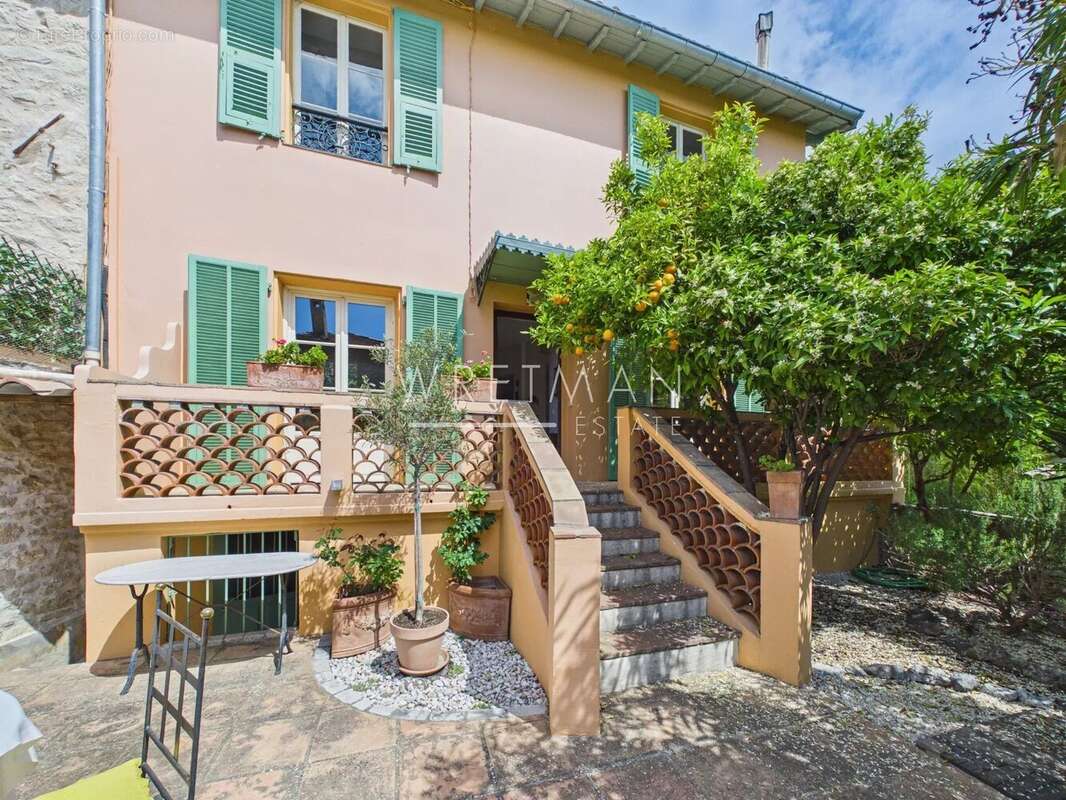 Appartement à TOURRETTES-SUR-LOUP