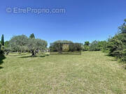 Terrain à PERNES-LES-FONTAINES