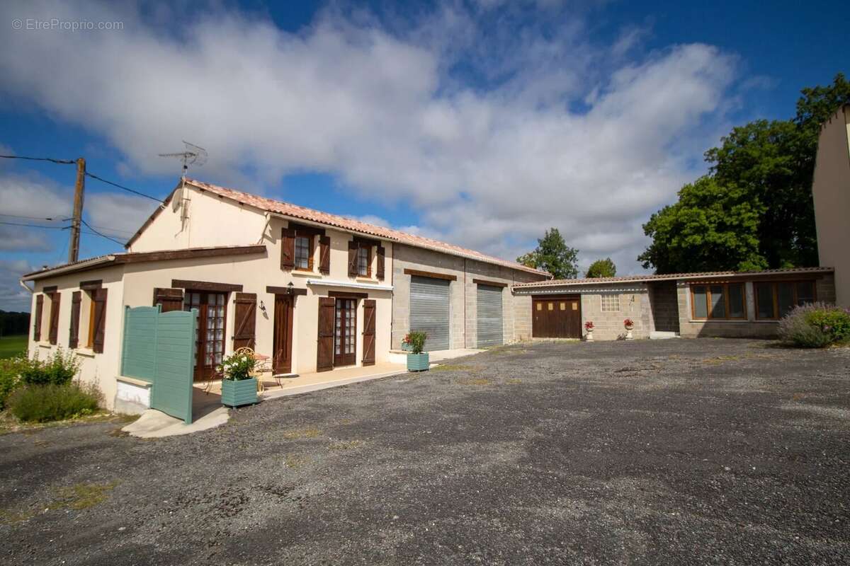 Maison à GARDES-LE-PONTAROUX