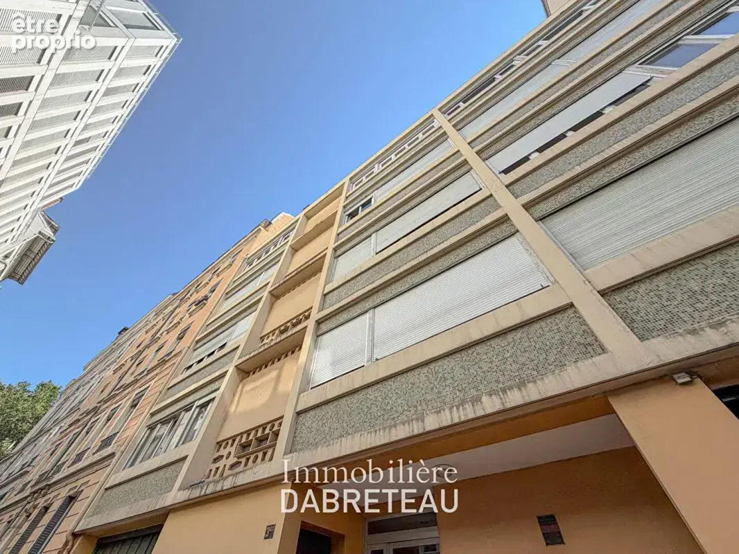 Lyon 6ème - Appartement traversant de 63M2 + grenier + parking - photo 8