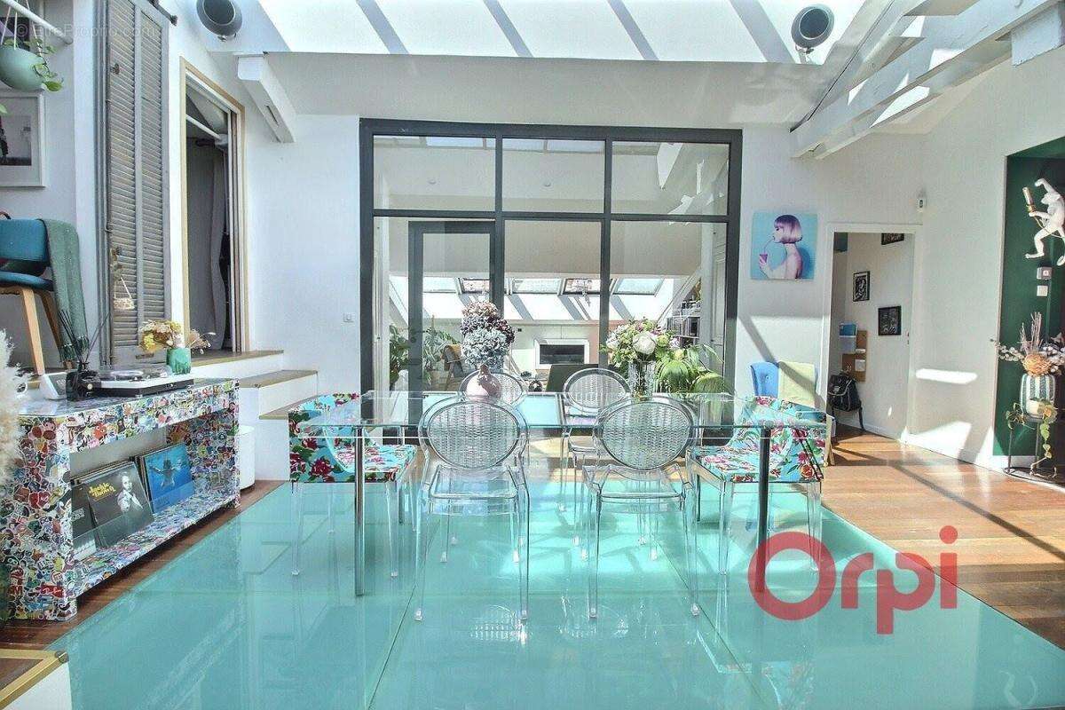 Appartement à MARSEILLE-4E