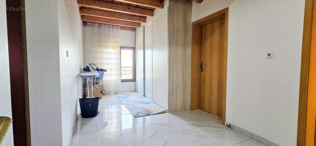 Maison Gray 6 pièce(s) 189 m2 - photo 6