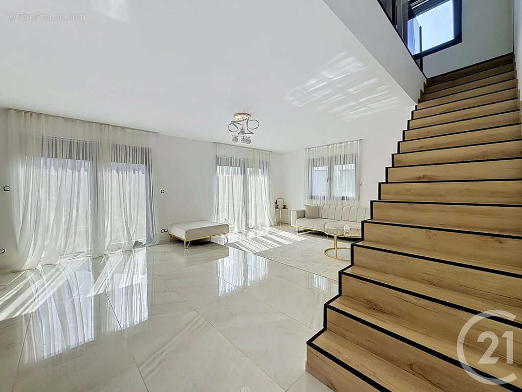 Maison 143 m² à Perrigny-Les-Dijon  - photo 2