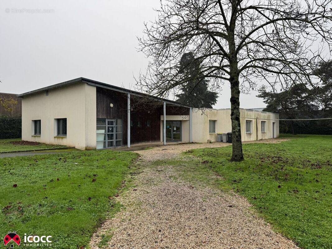 Commerce à FONTENAY-LE-COMTE