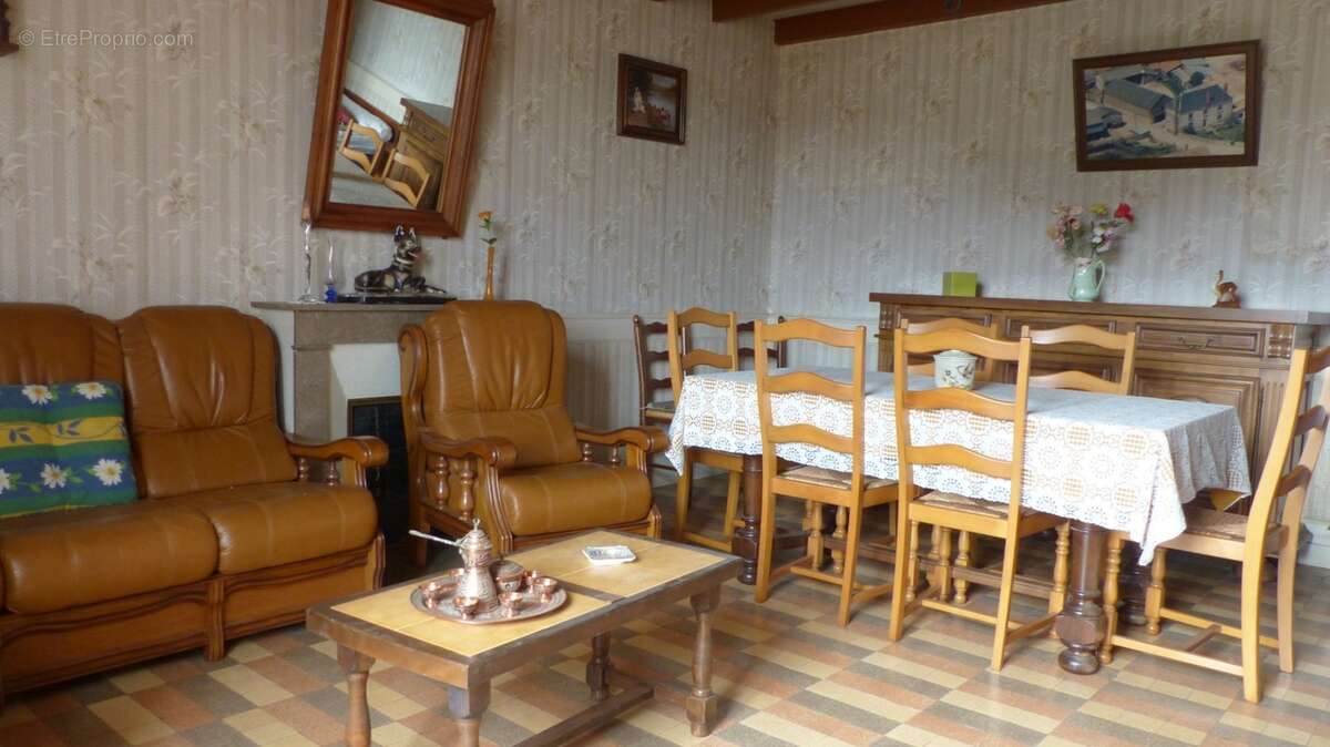 Dpt Deux Sèvres (79), à vendre proche de AIRVAULT maison P5, terrain 1335 m² - photo 2