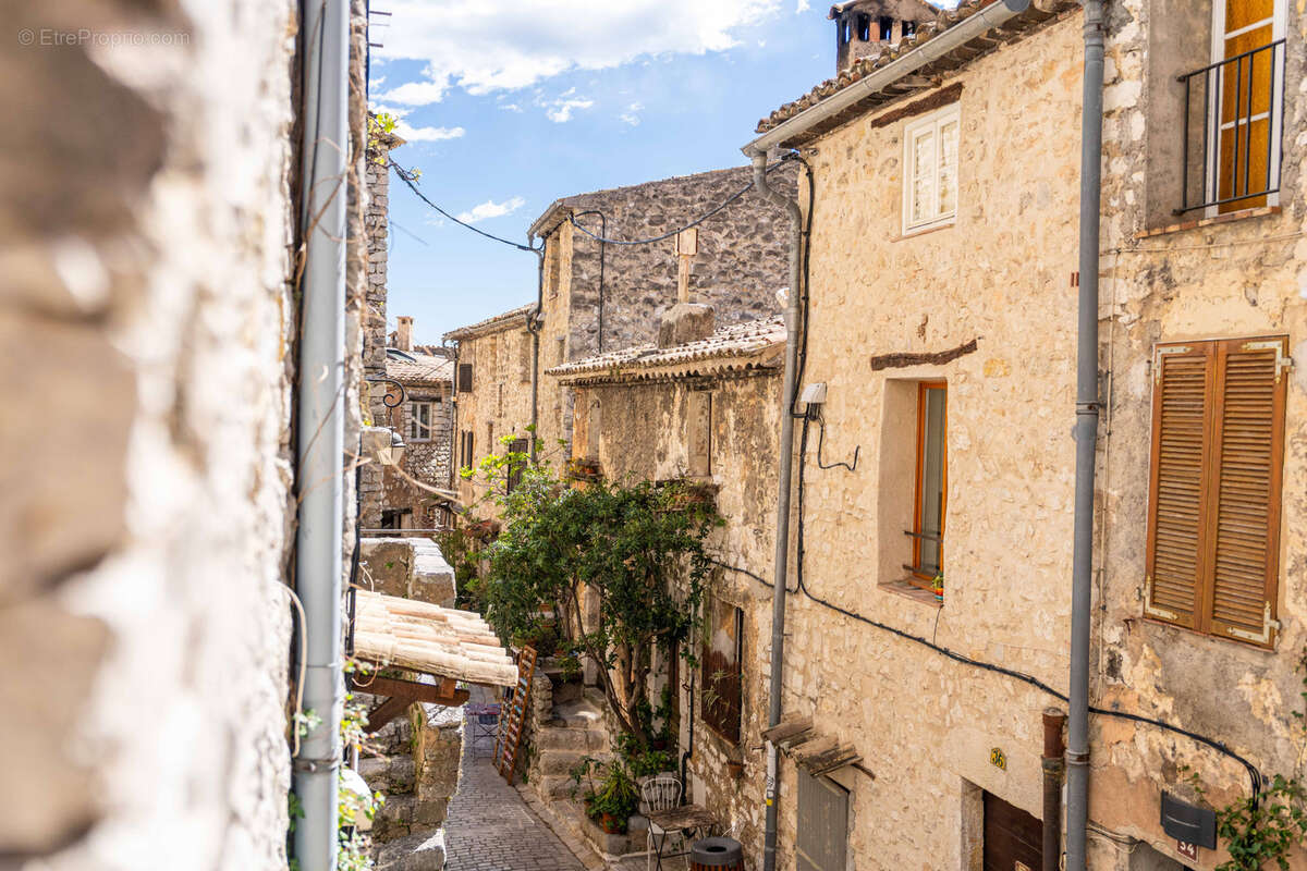 Appartement à TOURRETTES-SUR-LOUP