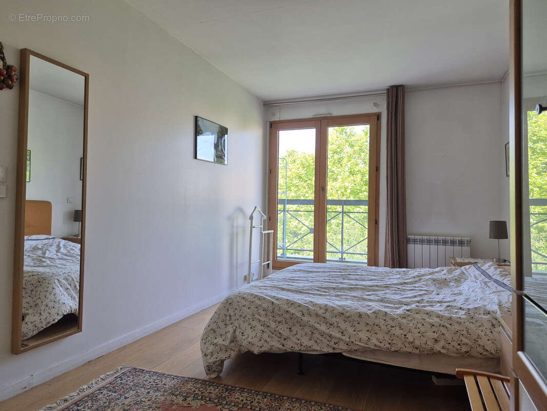 Appartement à LA GARENNE-COLOMBES