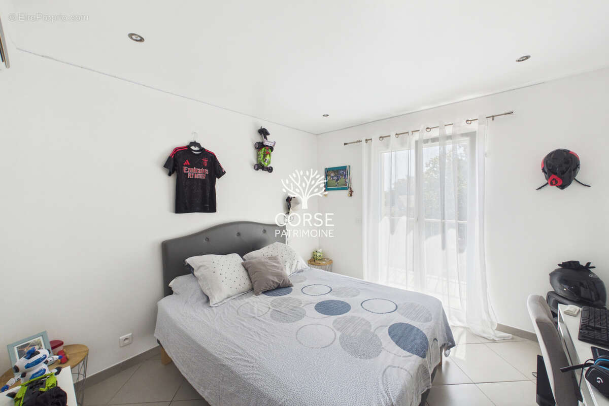 Maison avec piscine et dépendance - photo 26