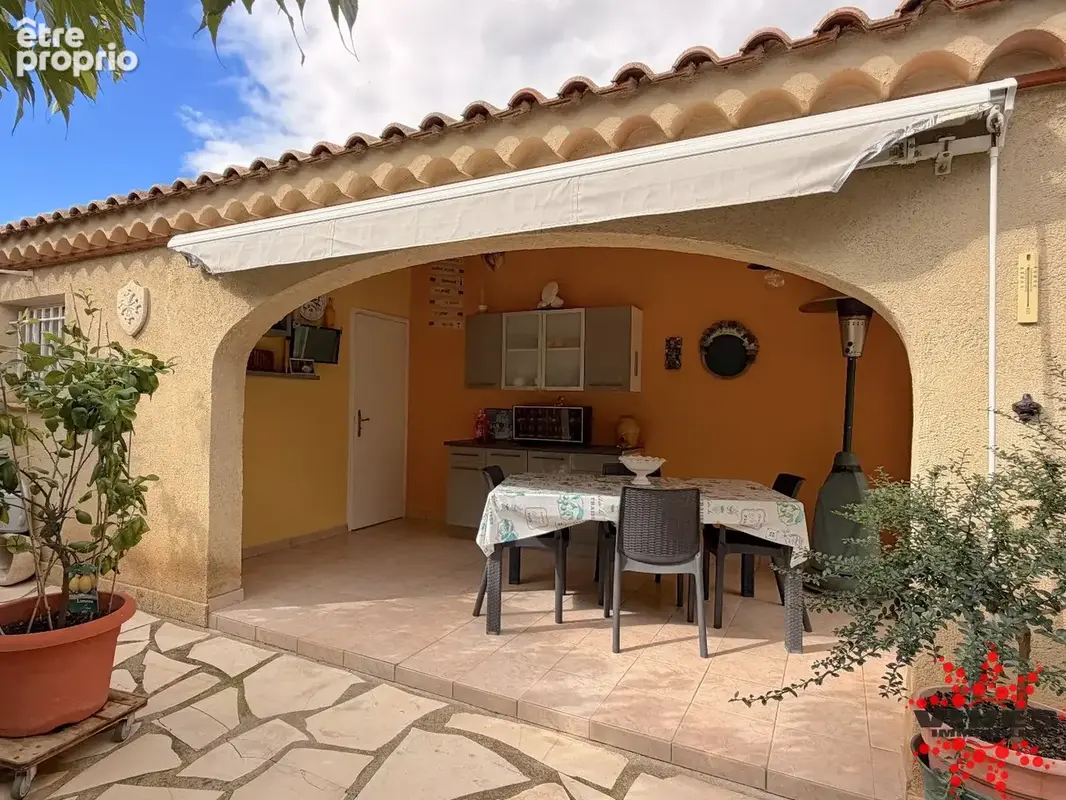Maison traditionnelle avec pisicine sur un terrain de 922m2 - photo 5