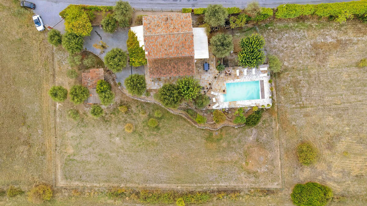 Maison à BAGNOLS-EN-FORET