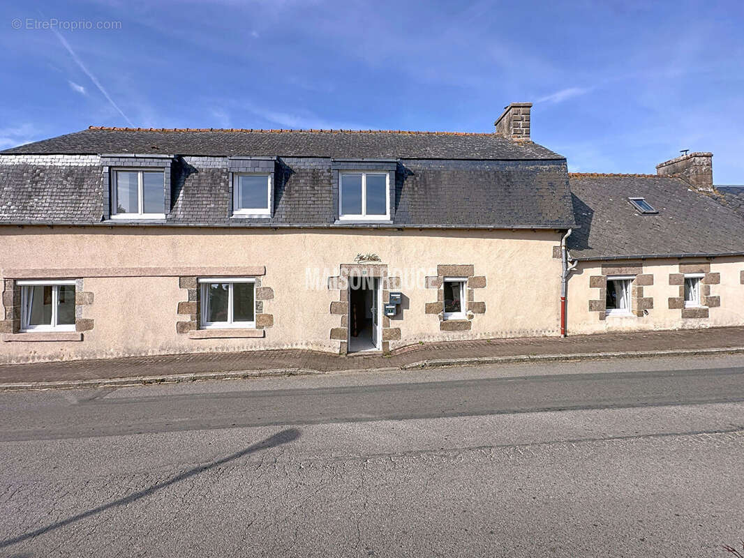 Maison à TREZENY