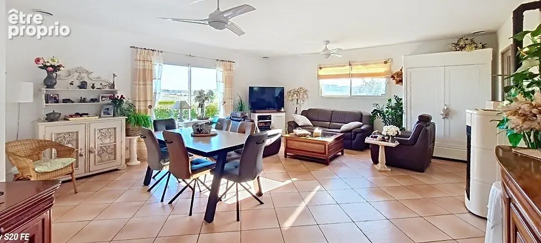 Splendide villa de 140m² avec double garages/piscine/ vue dégagée sur 1161m² de terrain - photo 5